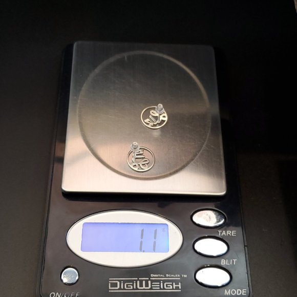 925 Sterling Silver Liz Name Stud Earrings - Picture 5 of 5